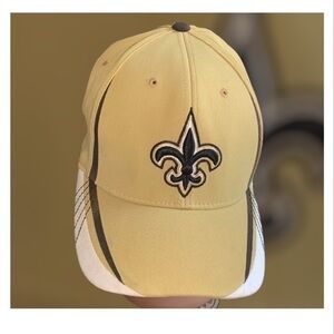 Reebok Saints Gold & Black Fleur De Lis Logo Fitted Baseball Cap Unisex S/M NWOT
